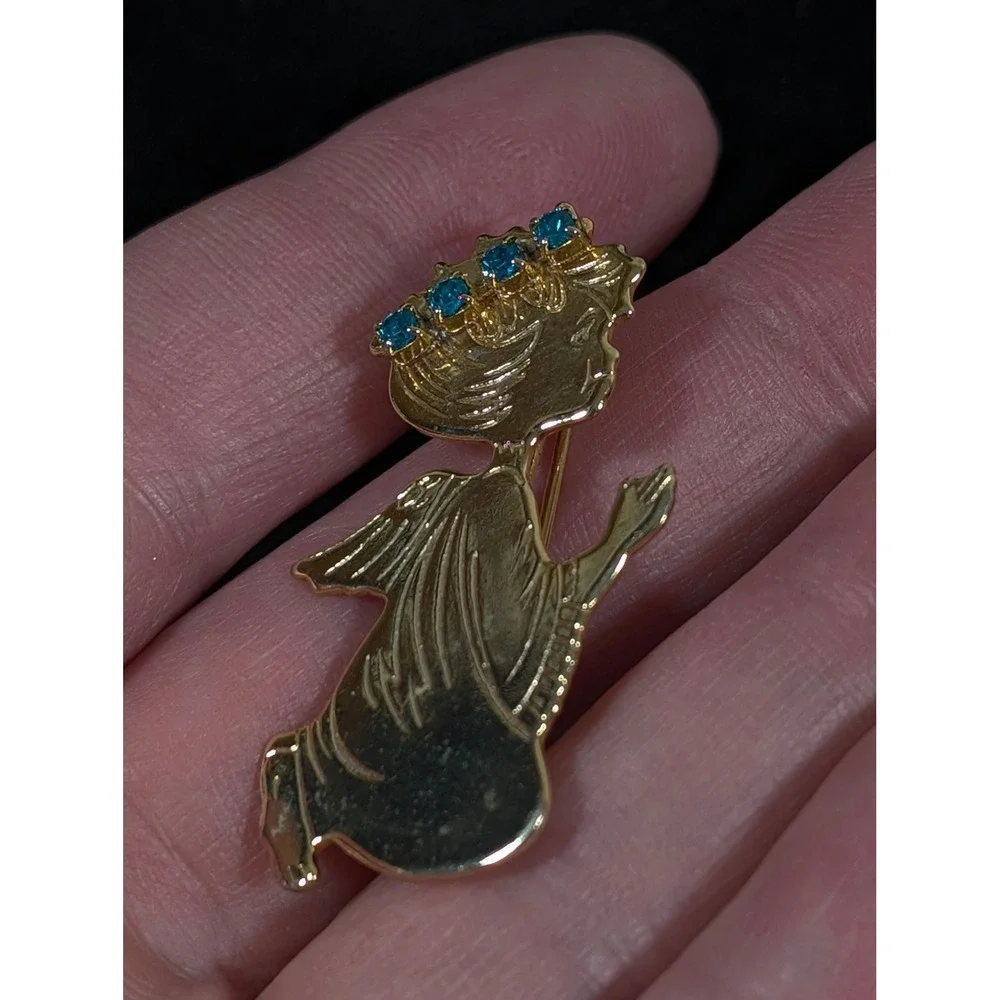 Vintage Praying Child Brooch Gold Tone Blue Rhinestone‎ Religious Pin Birthstone